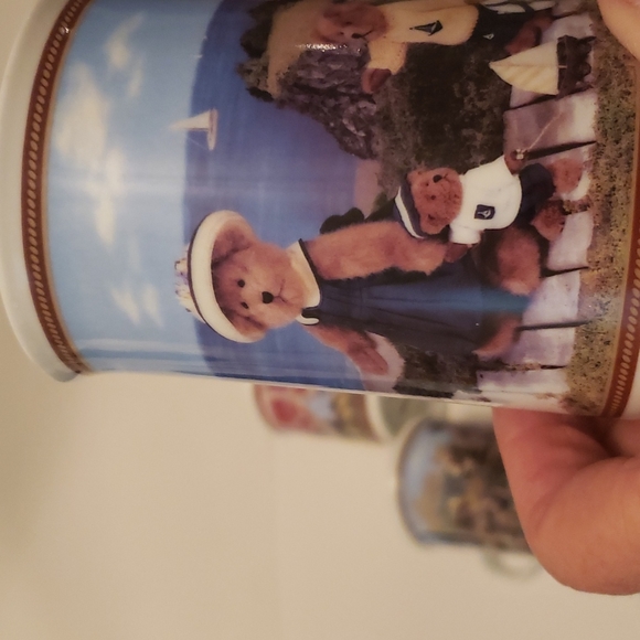 Five Boyd's Bear Mugs includes (5) - Picture 2 of 12